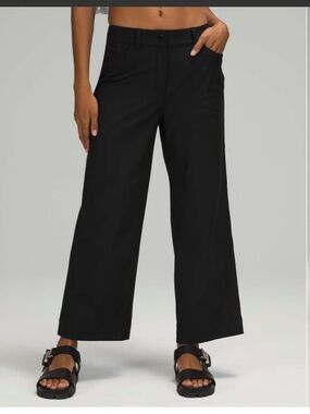 Lululemon | City Sleek 5 Pocket Wide-Leg High Rise 7/8 Length Pant